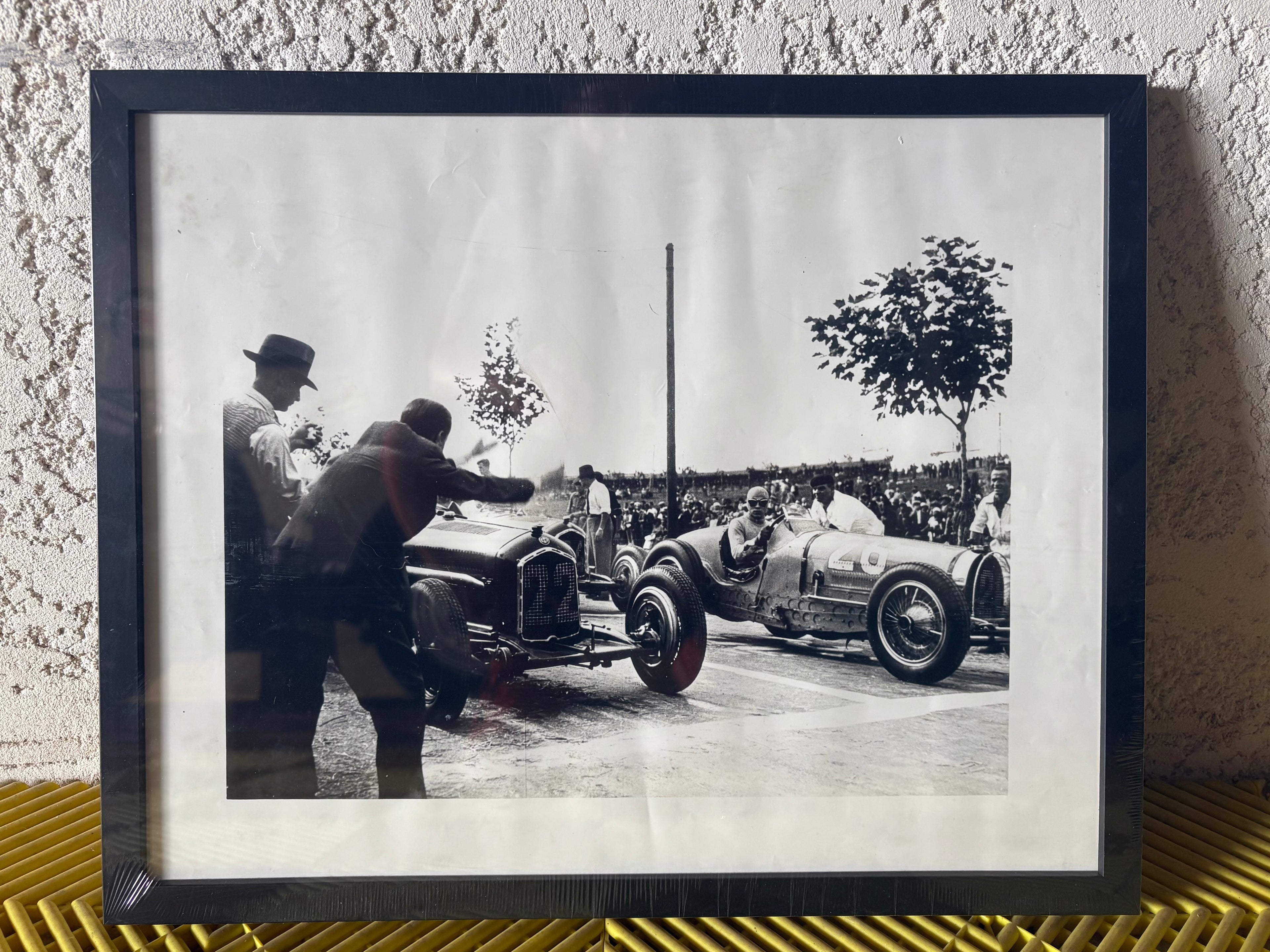 Cadre l’homme à la Bugatti - Vroom Vroom